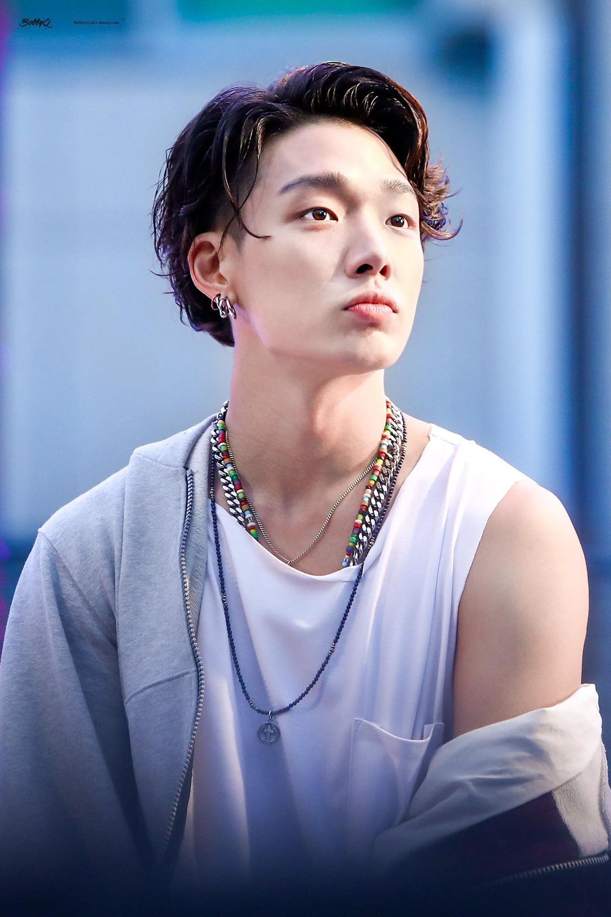 Bobby (iKON) nhá hàng sản phẩm solo mới, tận dụng 'cây nhà lá vườn' Ảnh 1