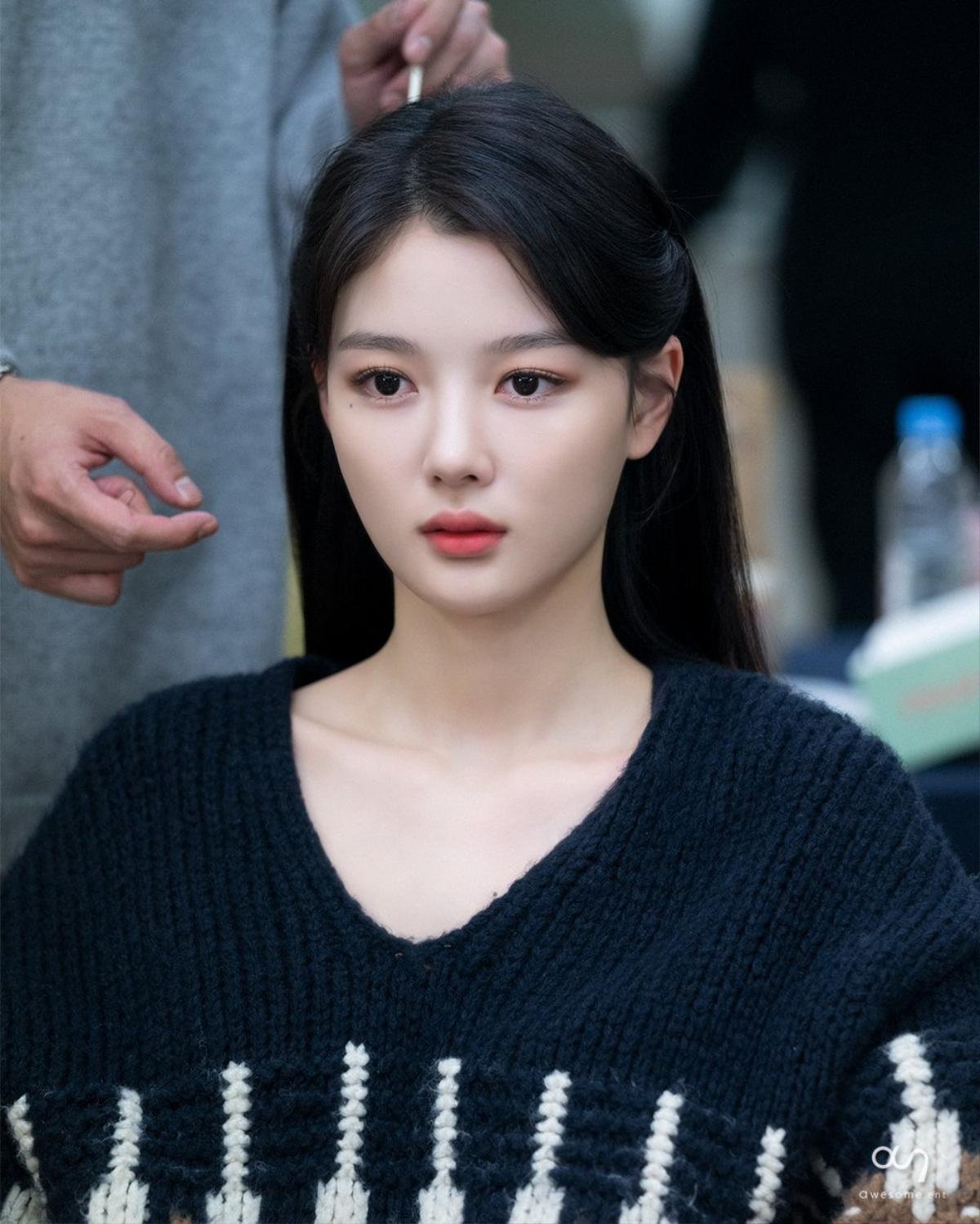 Kim Yoo Jung đẹp tựa nữ thần sau hậu trường: Chuẩn 'em gái quốc dân' xứ Hàn! Ảnh 4