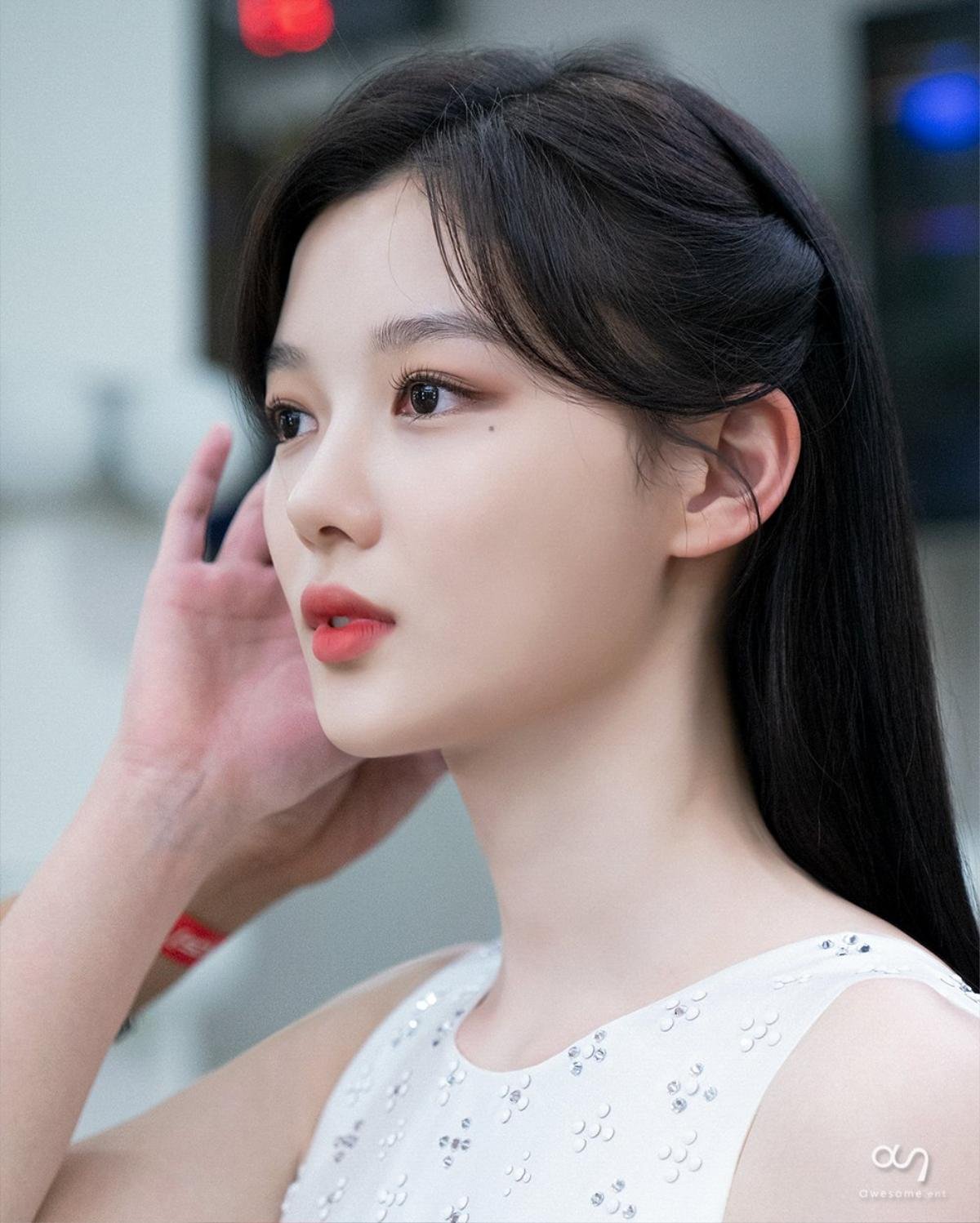 Kim Yoo Jung đẹp tựa nữ thần sau hậu trường: Chuẩn 'em gái quốc dân' xứ Hàn! Ảnh 9