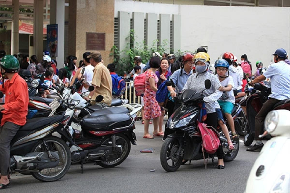 Câu chuyện bà mẹ không chịu đón con tan trường vì sợ 'nhục mặt' và lý do đầy bất ngờ phía sau Ảnh 1