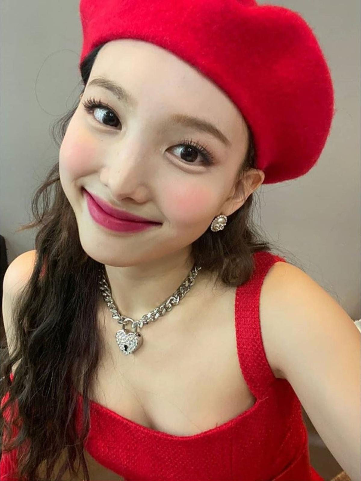 Chỉ thay đổi lông mày, Nayeon (Twice) lột xác từ dễ thương thành quyến rũ Ảnh 6