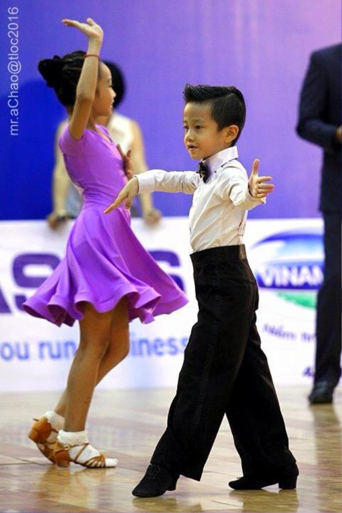 'Thần đồng Dancesport' Minh Kỳ: 'Trùm vũ đạo' đội BigDaddy, tự học hát, đam mê diễn xuất - làm mẫu nhí Ảnh 7