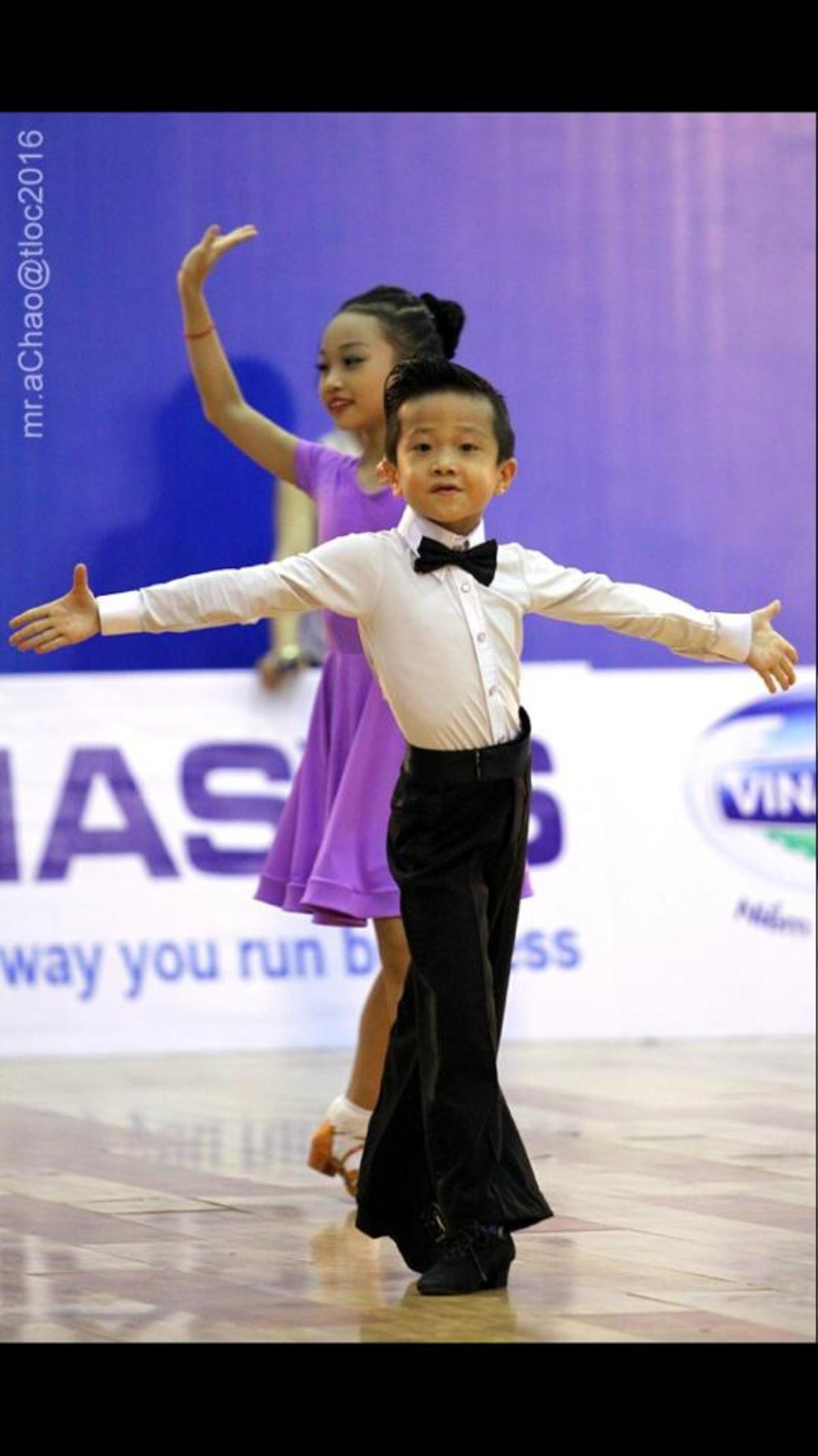 'Thần đồng Dancesport' Minh Kỳ: 'Trùm vũ đạo' đội BigDaddy, tự học hát, đam mê diễn xuất - làm mẫu nhí Ảnh 8