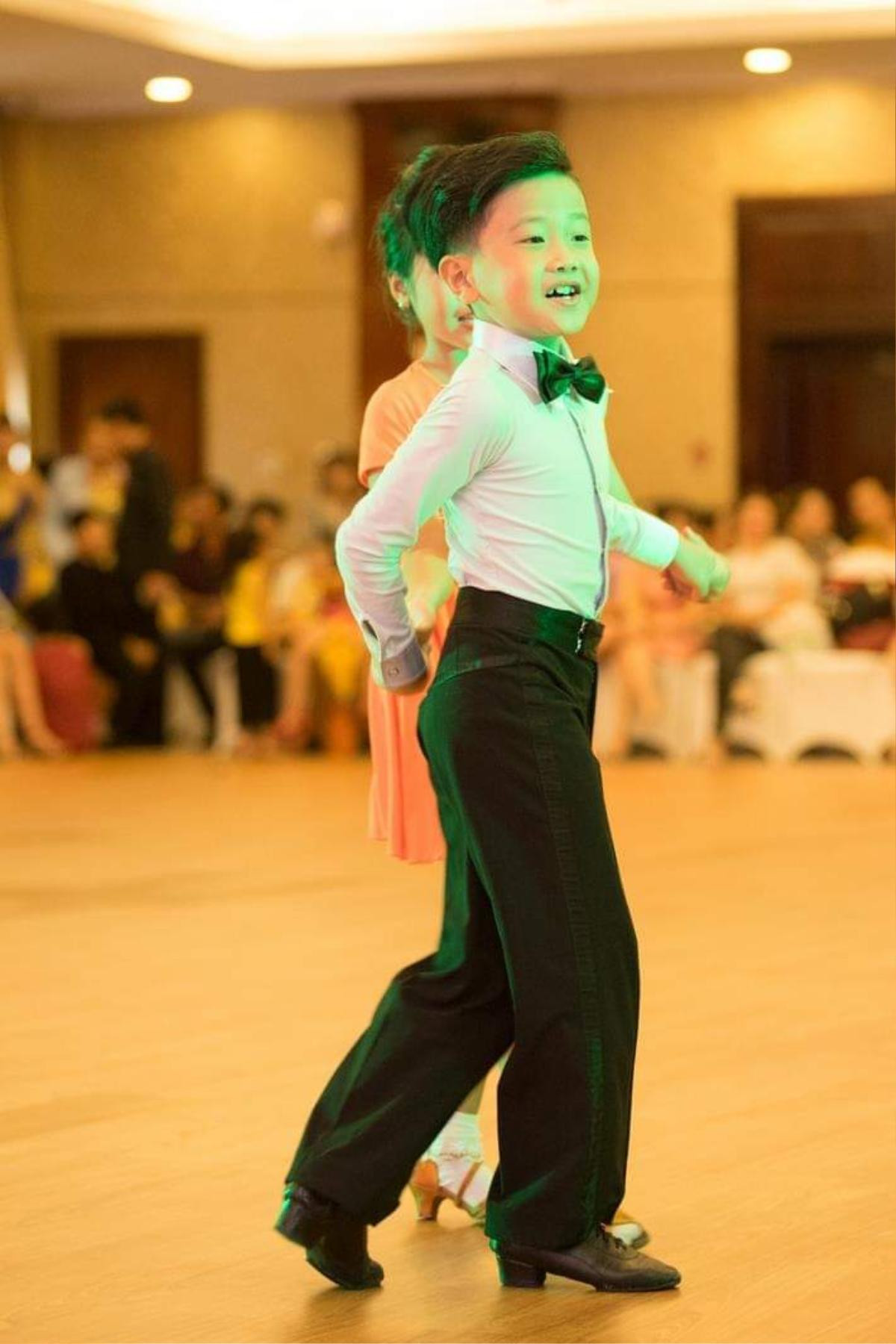 'Thần đồng Dancesport' Minh Kỳ: 'Trùm vũ đạo' đội BigDaddy, tự học hát, đam mê diễn xuất - làm mẫu nhí Ảnh 6