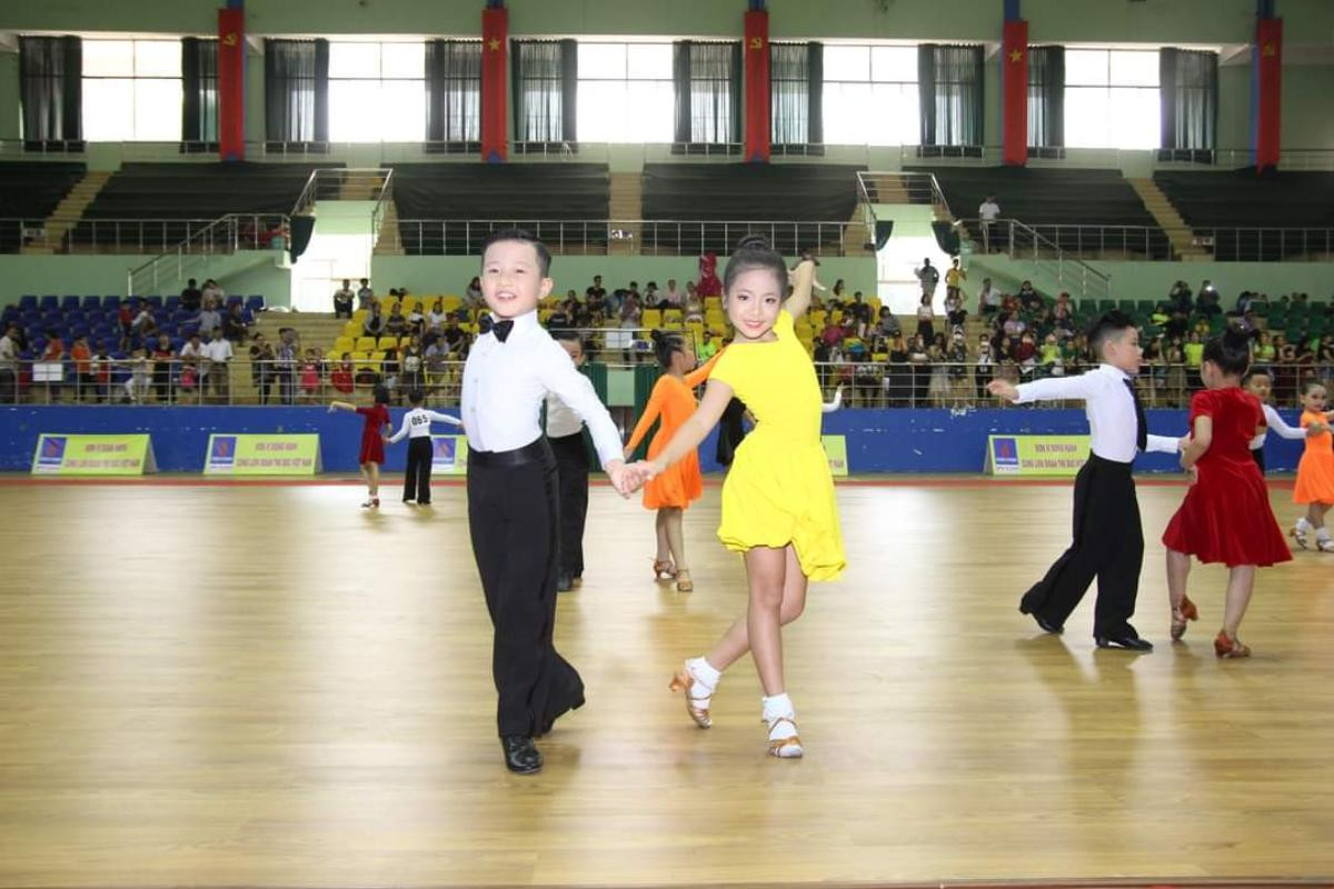 'Thần đồng Dancesport' Minh Kỳ: 'Trùm vũ đạo' đội BigDaddy, tự học hát, đam mê diễn xuất - làm mẫu nhí Ảnh 3