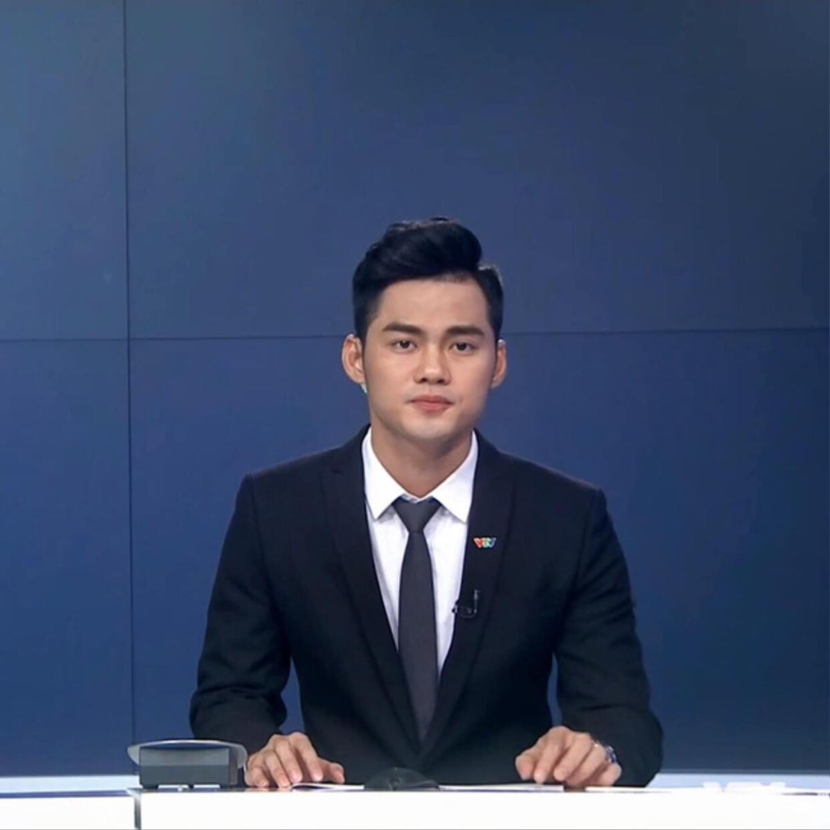 Nam MC thời sự VTV khiến hội chị em 'đổ rần rần', biết profile lại càng ngưỡng mộ hơn Ảnh 6