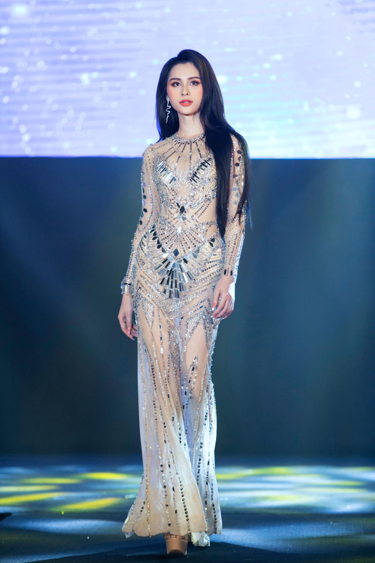 'Bản sao Miss Universe 2017' Trân Đài đăng quang, giành cơ hội dự thi Hoa hậu Chuyển giới Quốc tế 2021 Ảnh 9