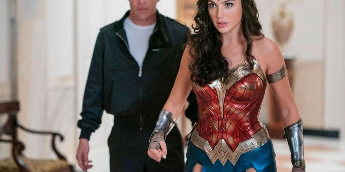 Những điều siêu thú vị xoay quanh bộ đồ của Wonder Woman Gal Gadot Ảnh 2