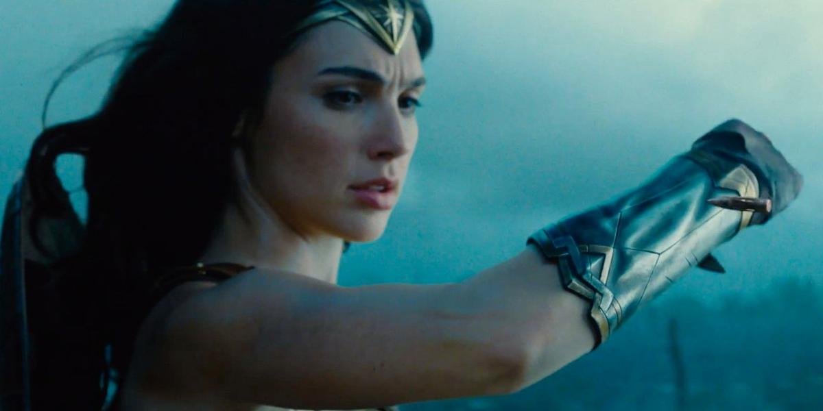 Những điều siêu thú vị xoay quanh bộ đồ của Wonder Woman Gal Gadot Ảnh 3