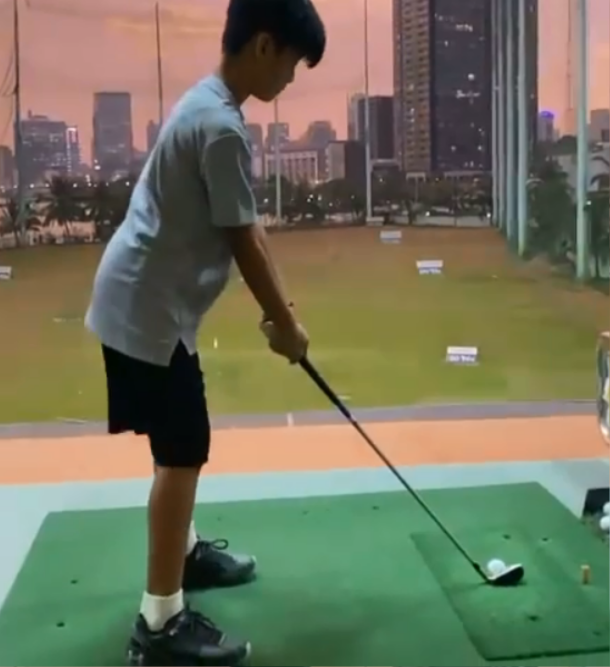 Con trai Lệ Quyên đã đánh golf chuyên nghiệp, đáng chú ý là lời khen của chồng cũ nữ ca sĩ Ảnh 1