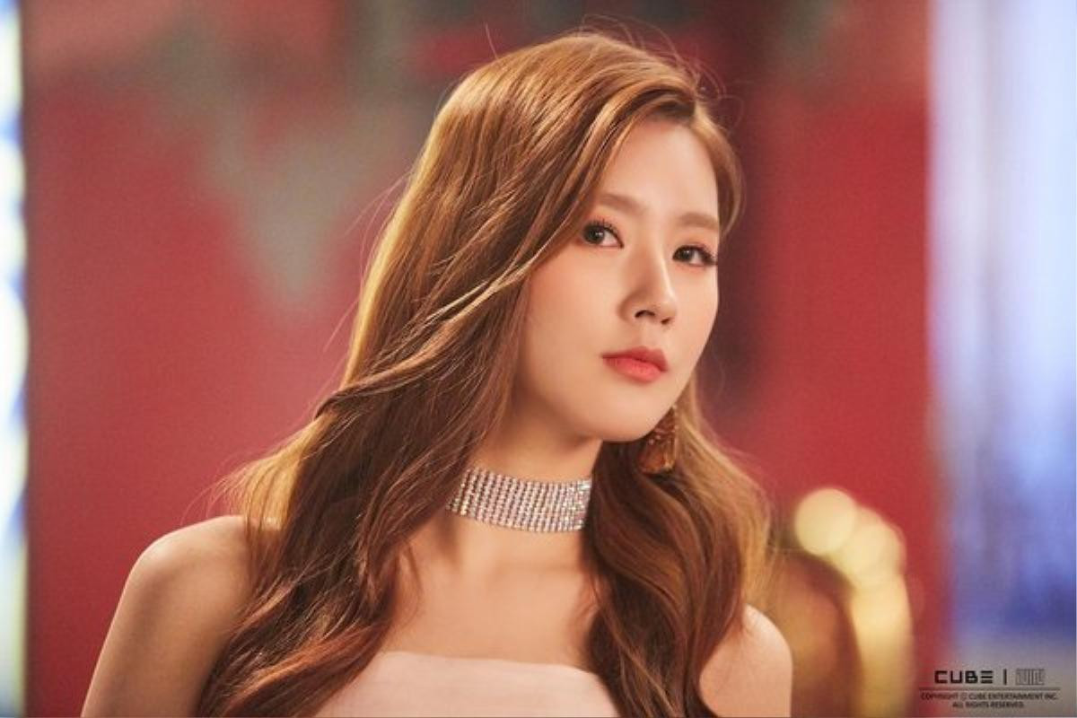 50 sắc thái của Miyeon ((G)I-DLE) khi mở nhầm cửa xe khiến fan hâm mộ thích thú Ảnh 3