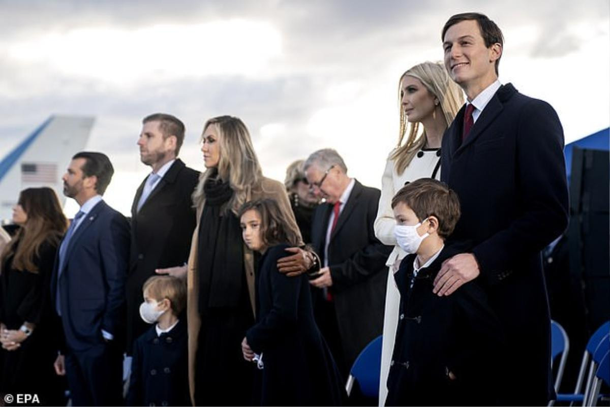 Cậu út Barron Trump đã ở đâu khi cả gia đình rời Nhà Trắng tới Florida? Ảnh 2