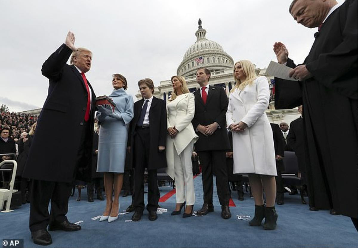 Cậu út Barron Trump đã ở đâu khi cả gia đình rời Nhà Trắng tới Florida? Ảnh 3