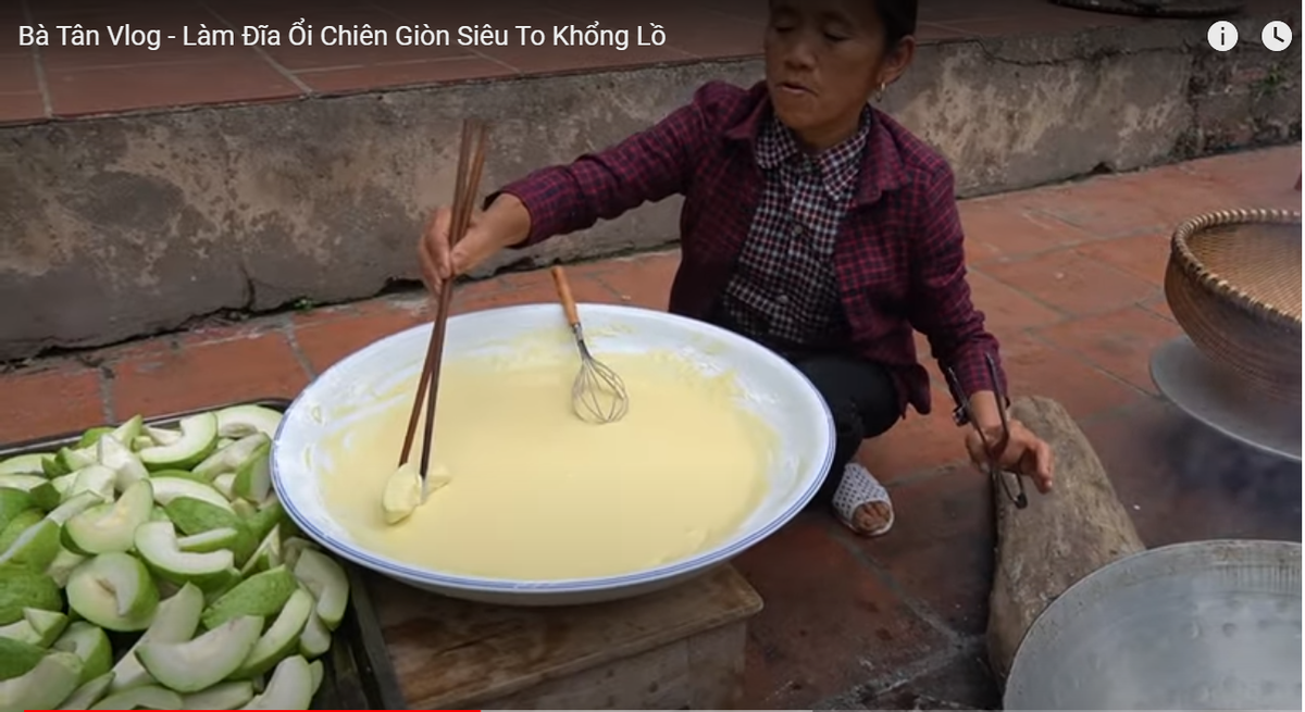 Tiếp tục 'chế' món ăn kì dị, bà Tân Vlog khiến dân mạng ngao ngán đến 'phát kinh' Ảnh 2