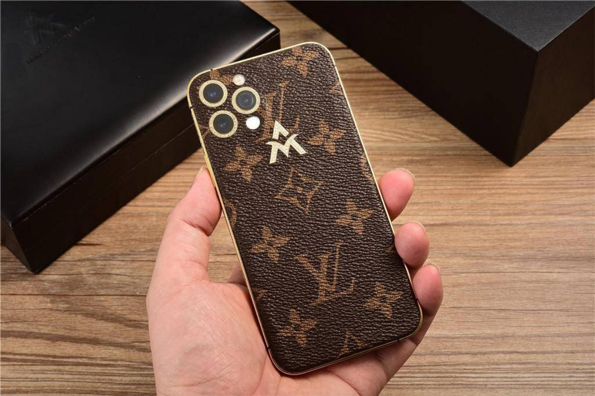 iPhone 12 mạ vàng, bọc da Louis Vuitton có giá hơn trăm triệu khiến nhiều người mê mệt Ảnh 1