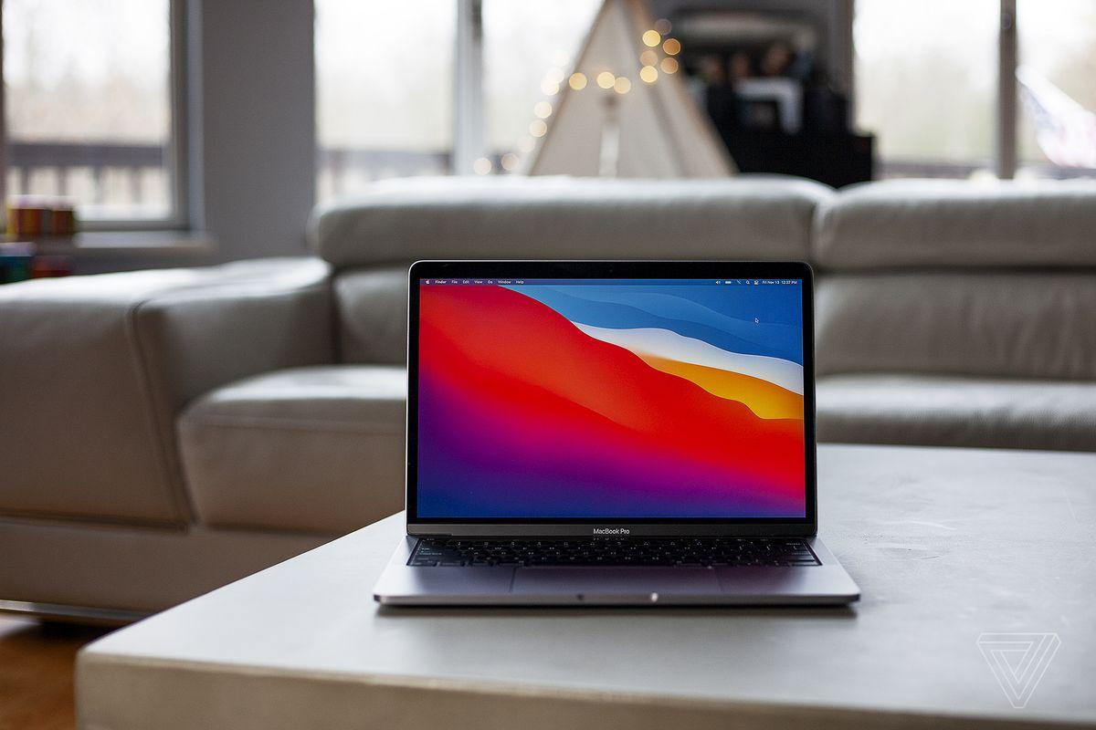 Microsoft thẳng thừng 'cà khịa' Apple, chê ỏng eo 'gà cưng' MacBook Pro Ảnh 2