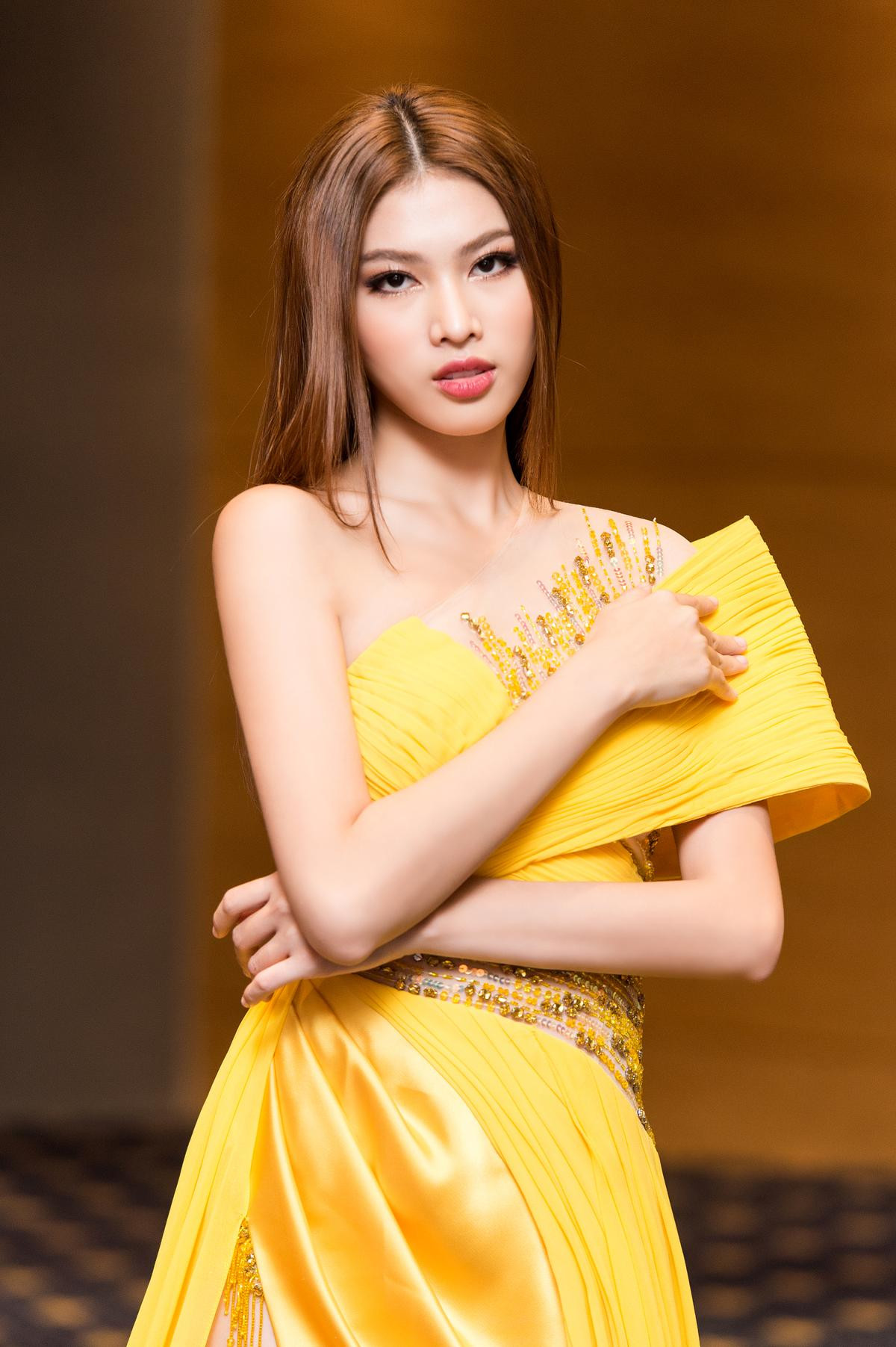 Miss Grand Vietnam 2021 Ngọc Thảo đẹp kiều diễm, catwalk với thần thái 'sắc lẹm' Ảnh 3