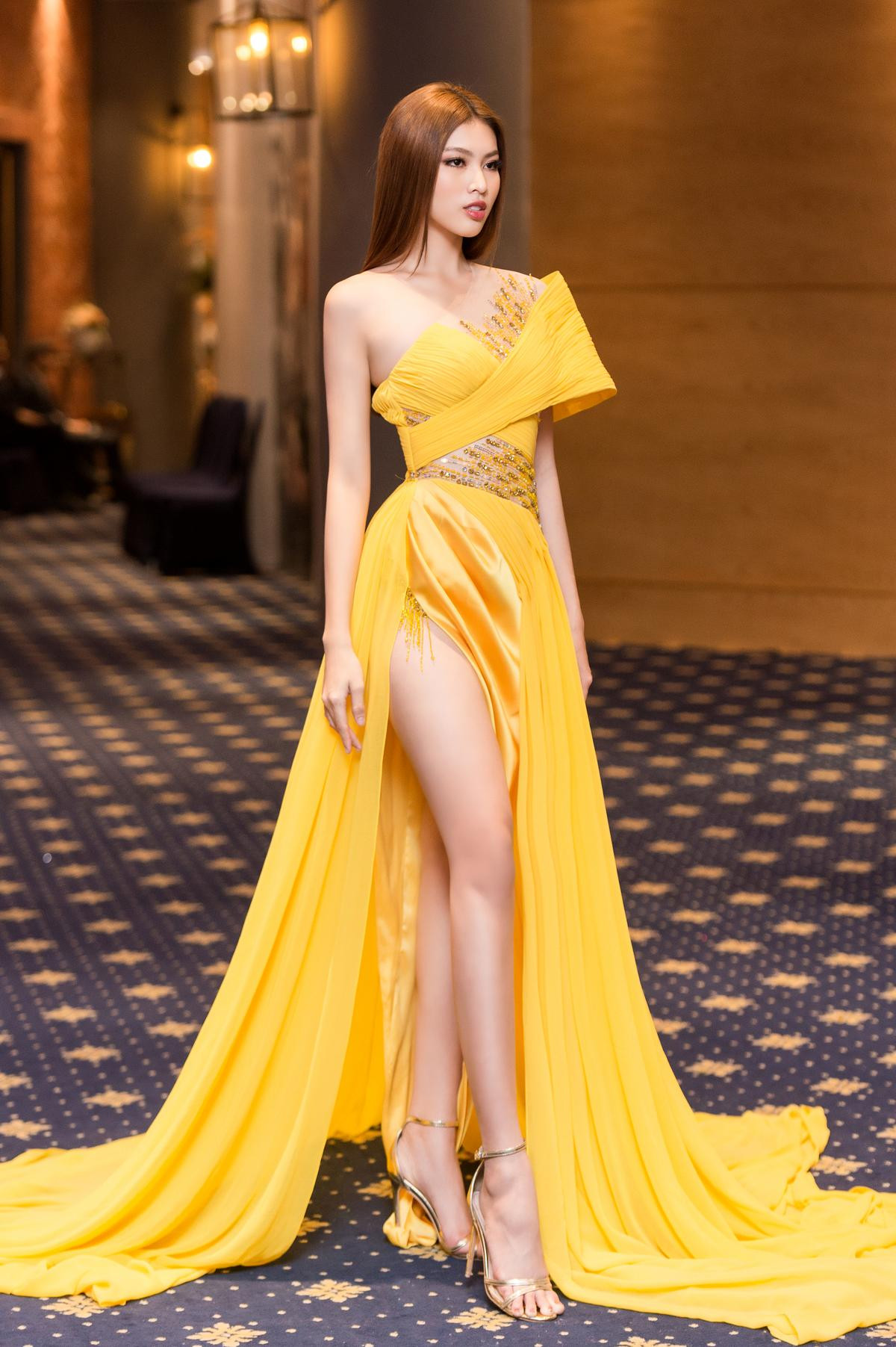 Á hậu Ngọc Thảo khiến fan phấn khích vì 'nét Miss Grand' trong chiếc váy xẻ cao tuyệt mỹ Ảnh 1