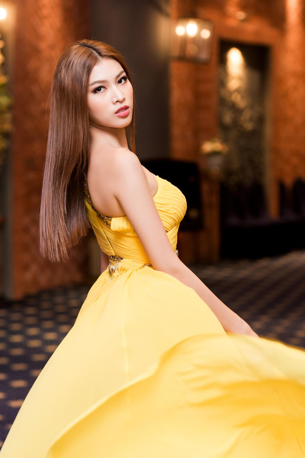 Á hậu Ngọc Thảo khiến fan phấn khích vì 'nét Miss Grand' trong chiếc váy xẻ cao tuyệt mỹ Ảnh 4