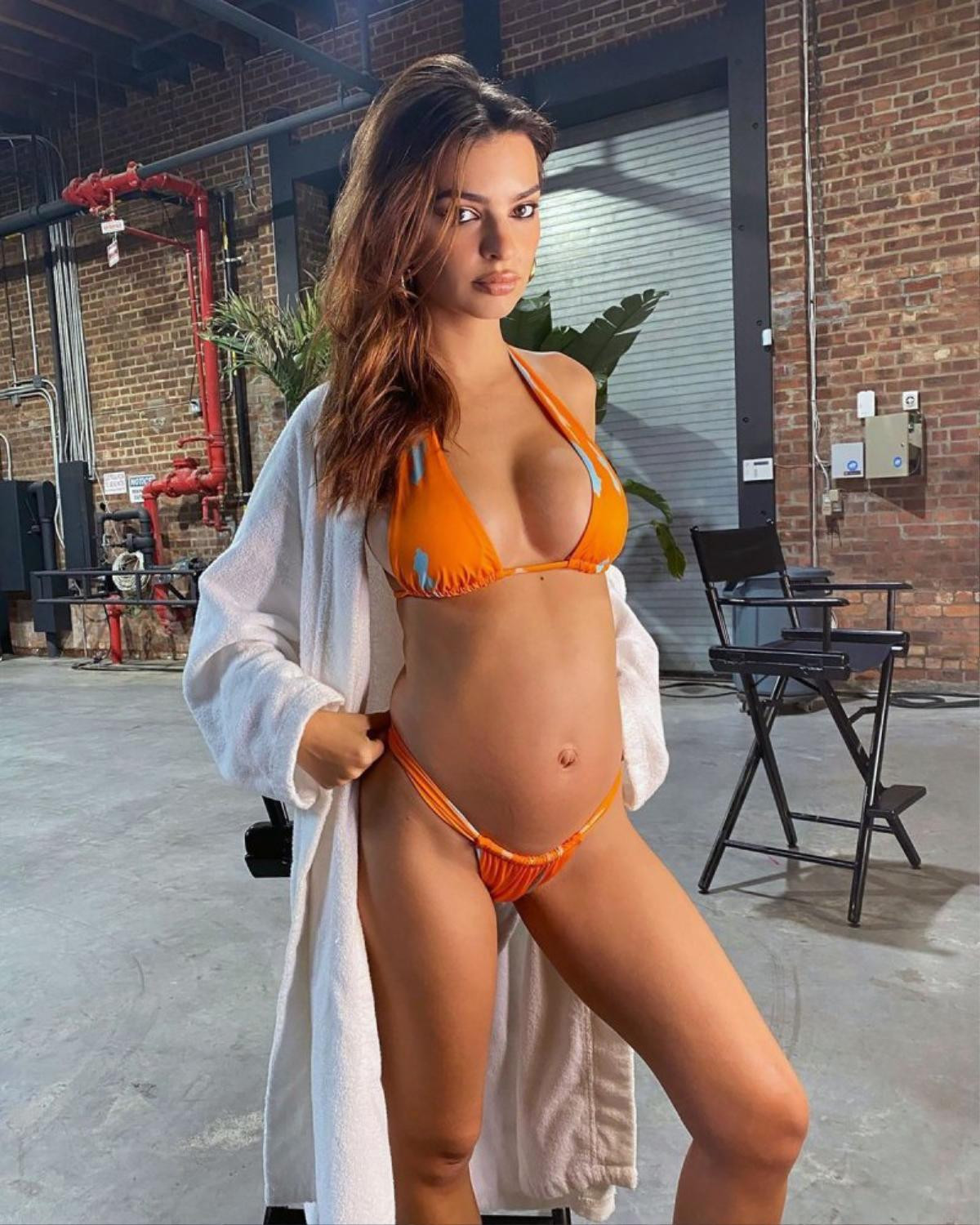 Emily Ratajkowski dính nghi án bơm môi trong lúc mang thai Ảnh 3