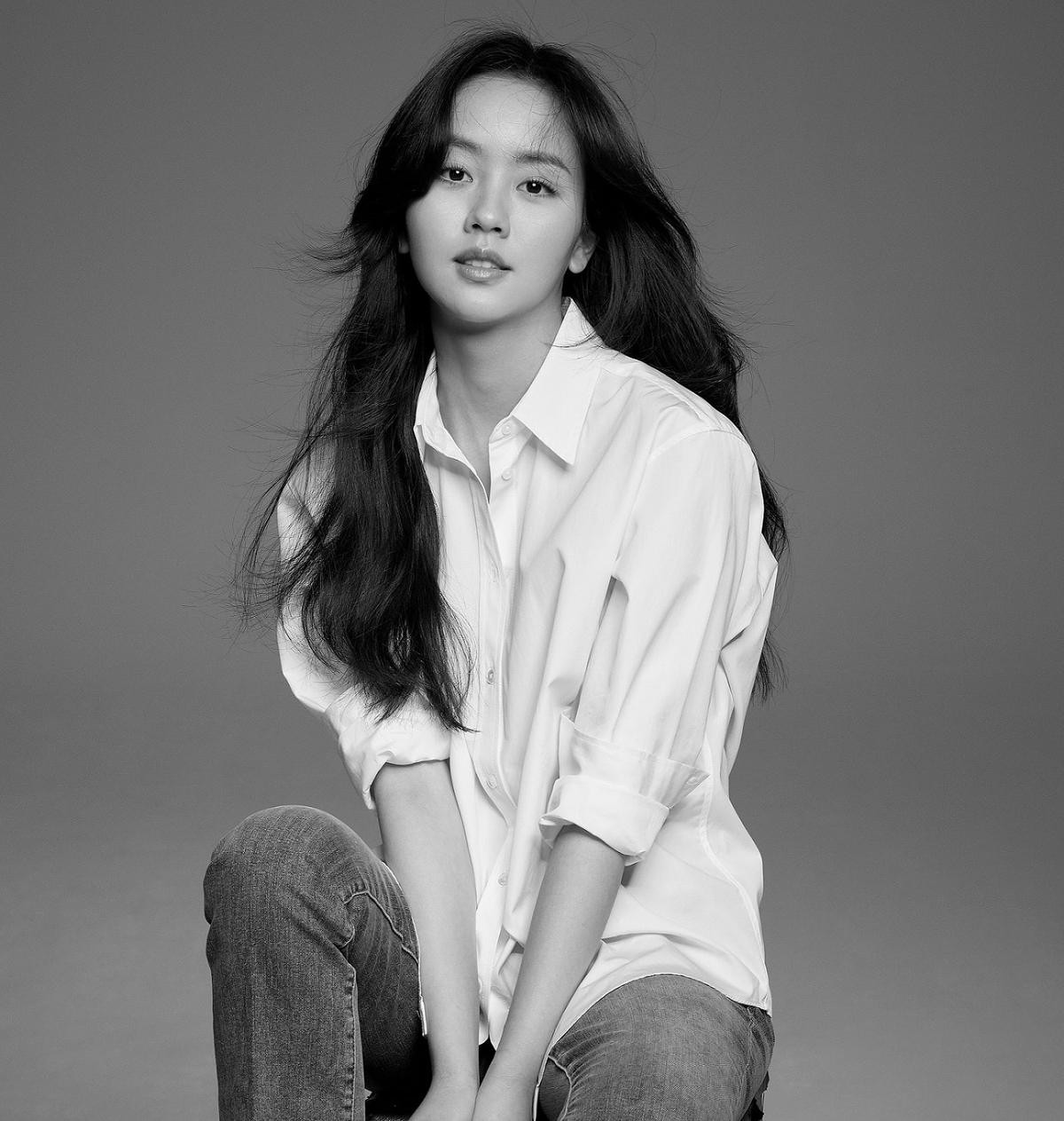 Kim So Hyun tung loạt ảnh mới nhân dịp đổi công ty Ảnh 1