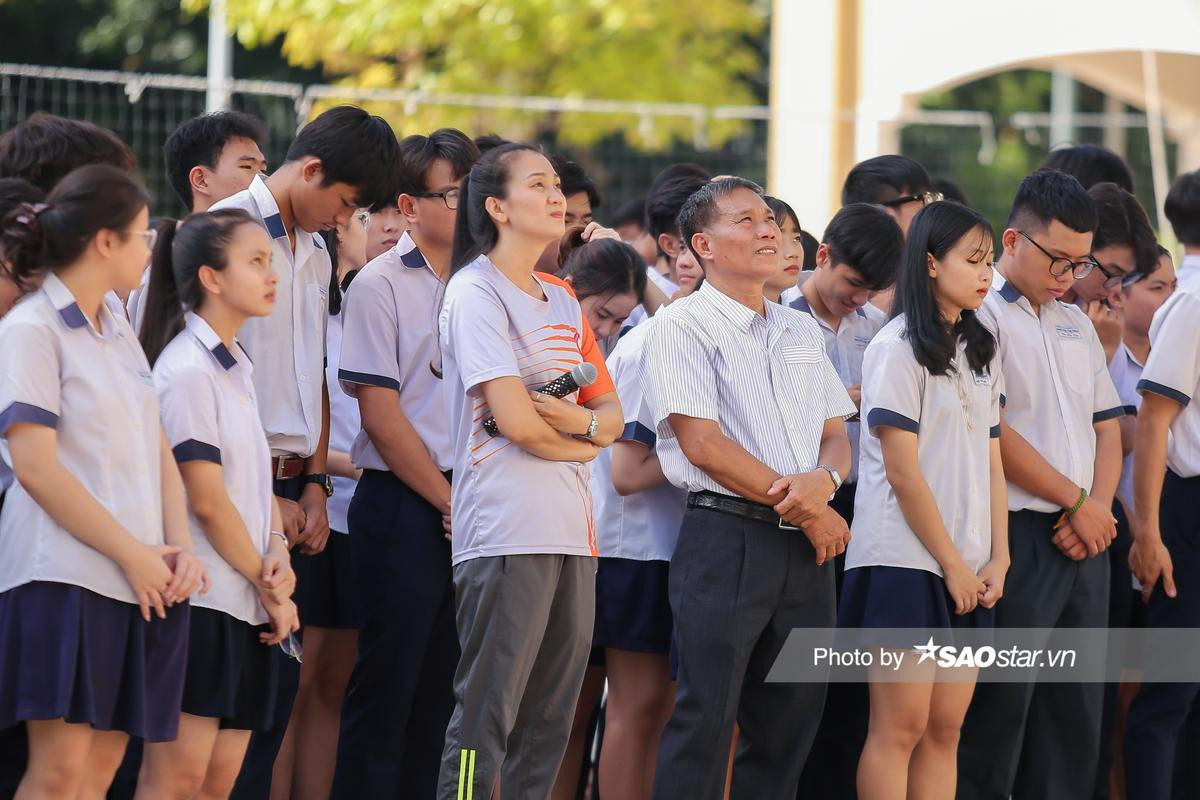 Vừa đi học vừa đi bán vé số, nam sinh vẫn giành loạt thành tích xuất sắc khiến thầy cô, bạn bè tự hào Ảnh 3