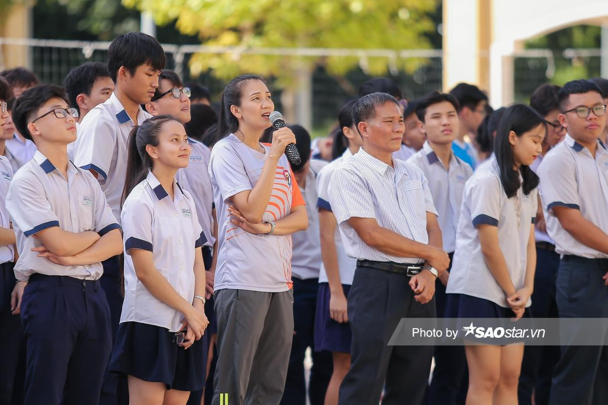 Vừa đi học vừa đi bán vé số, nam sinh vẫn giành loạt thành tích xuất sắc khiến thầy cô, bạn bè tự hào Ảnh 5