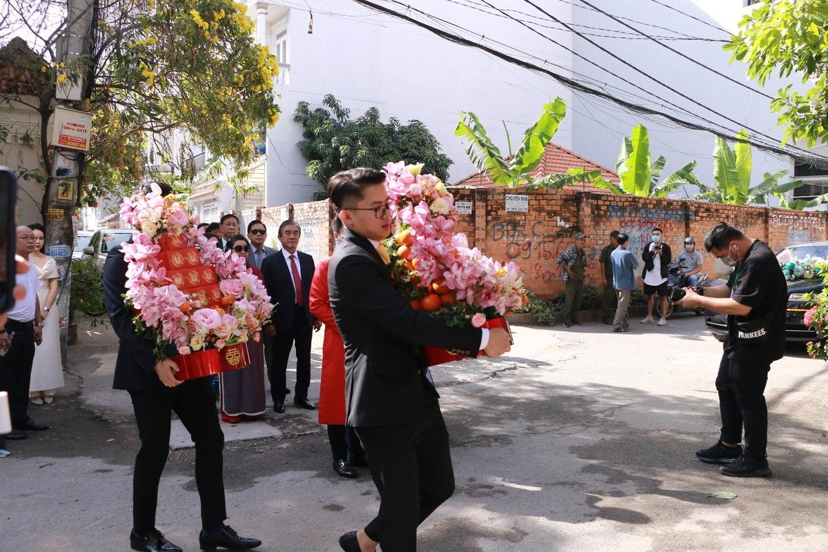 Chú rể Phan Thành điển trai trong ngày cưới, hé lộ dàn bê tráp 'cực phẩm' Ảnh 8