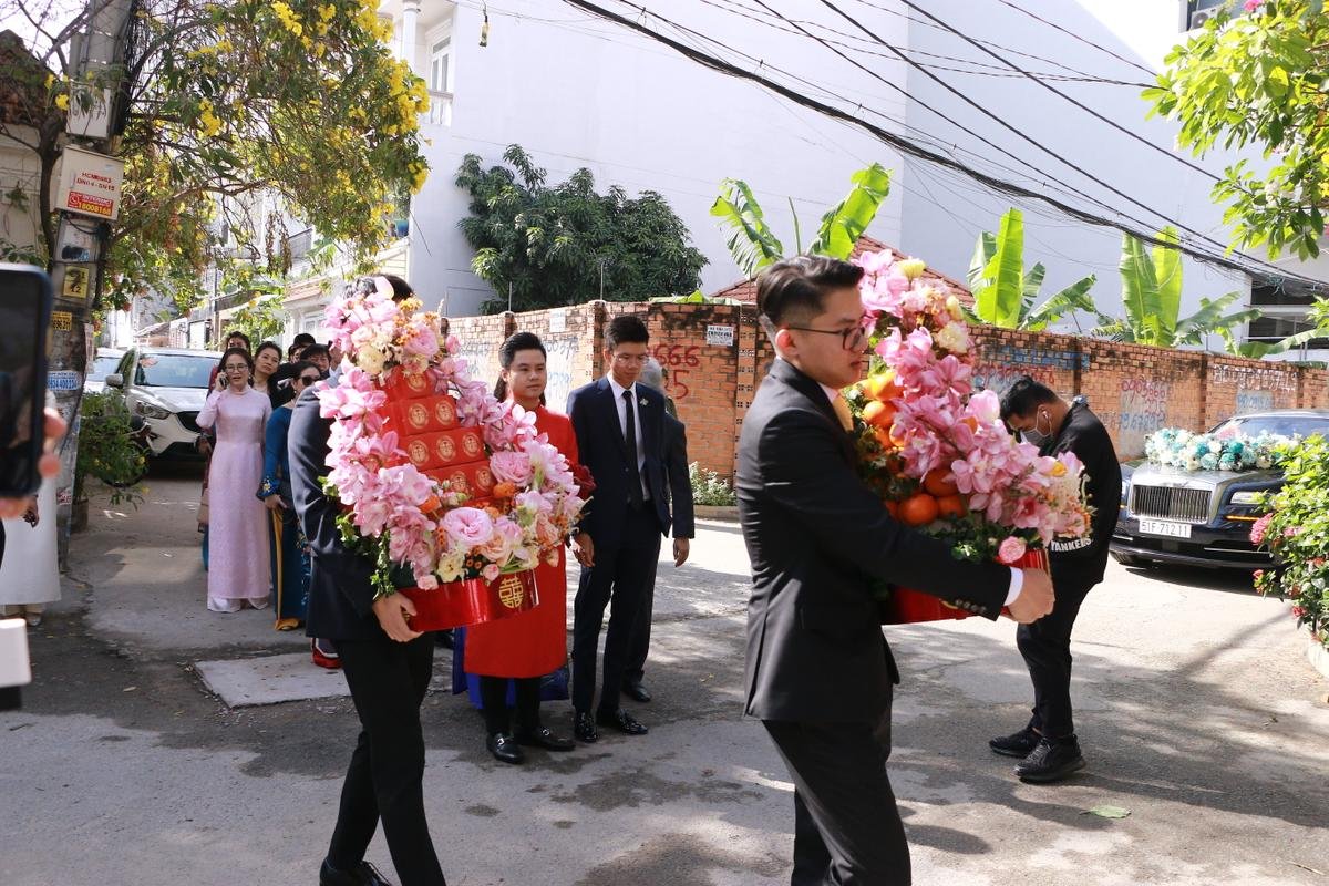 Chú rể Phan Thành điển trai trong ngày cưới, hé lộ dàn bê tráp 'cực phẩm' Ảnh 13