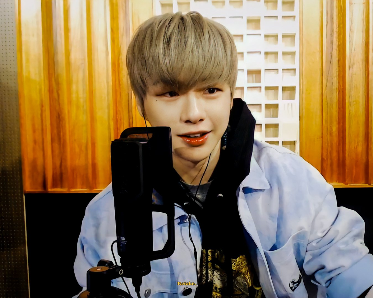 Bị fan 'nắm thóp', Kang Daniel 'hoảng loạn' lỡ spoil luôn tên ca khúc comeback trên sóng livestream Ảnh 5