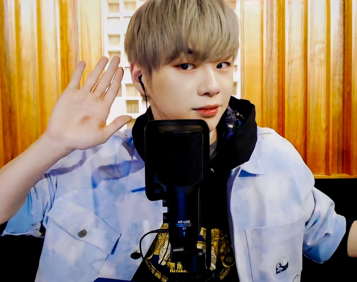 Bị fan 'nắm thóp', Kang Daniel 'hoảng loạn' lỡ spoil luôn tên ca khúc comeback trên sóng livestream Ảnh 2