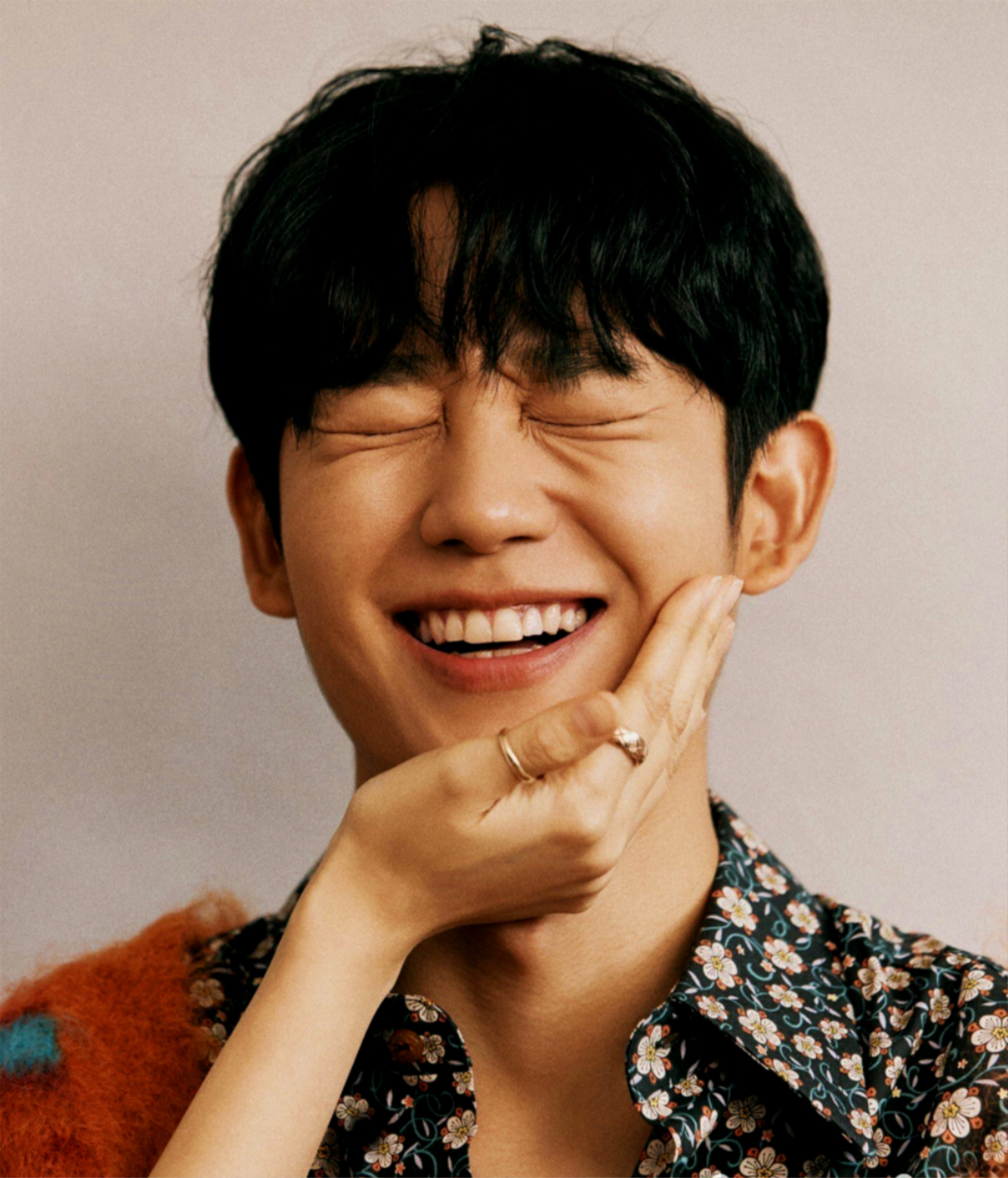 Jung Hae In bỗng hường phấn và bóng bẩy trong loạt ảnh mới Ảnh 5