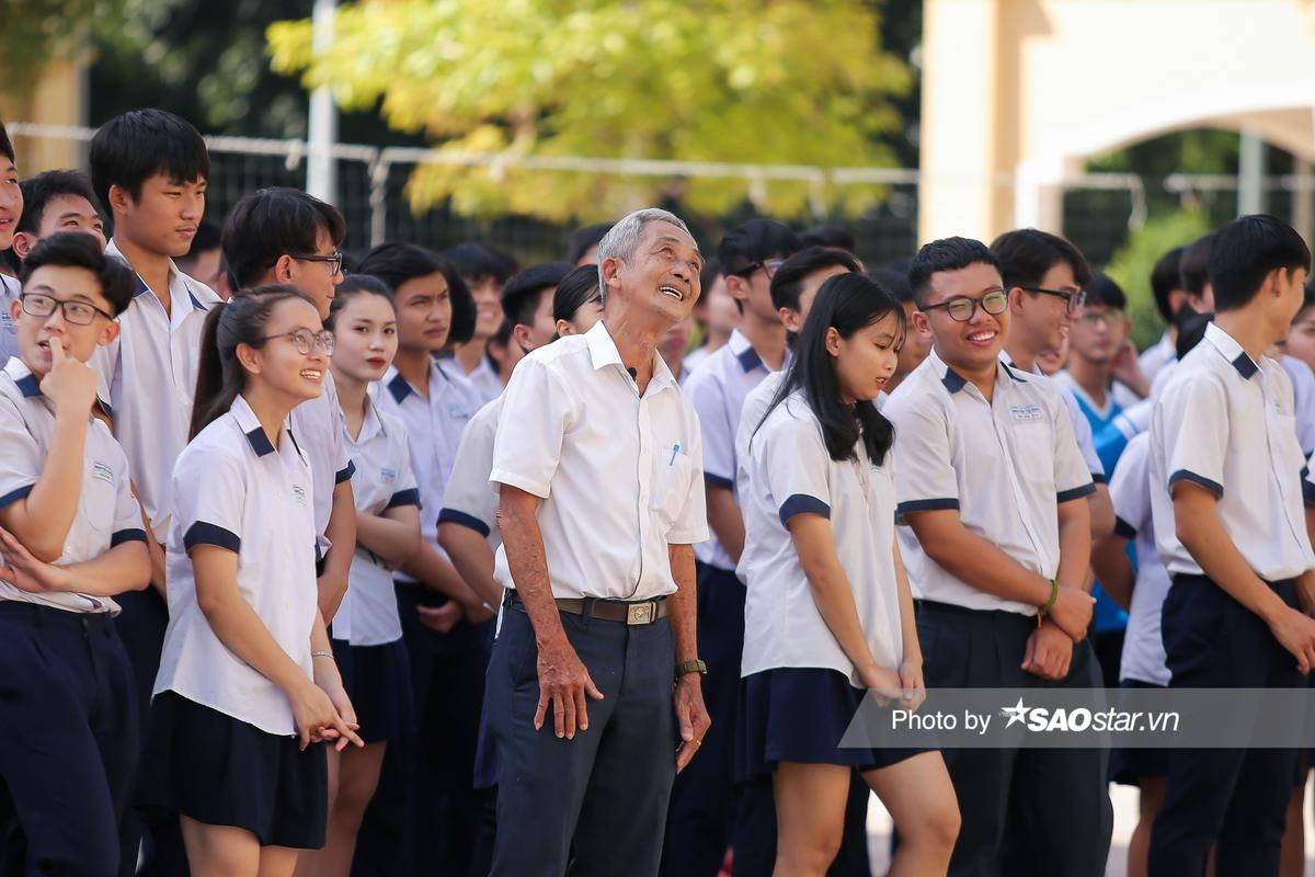 Suốt 11 năm làm 'bóng ma học đường', người thầy khiến biết bao thế hệ học trò yêu thương và biết ơn Ảnh 2