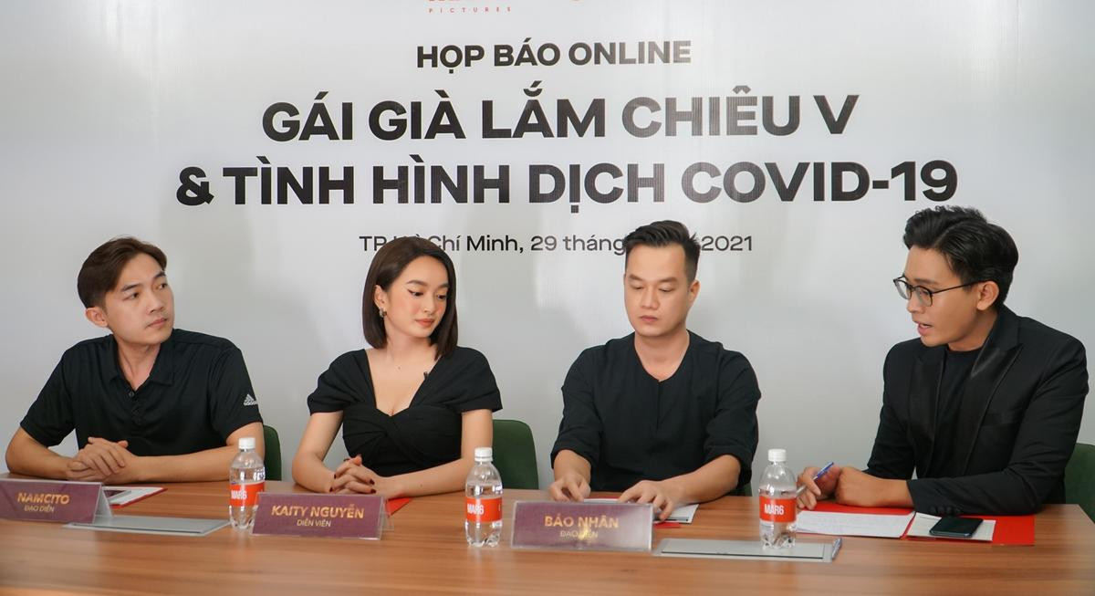 'Gái già lắm chiêu V' tổ chức họp báo công chiếu online: Quyết tâm giữ lịch ra mắt đúng Mùng 1 Tết Ảnh 12