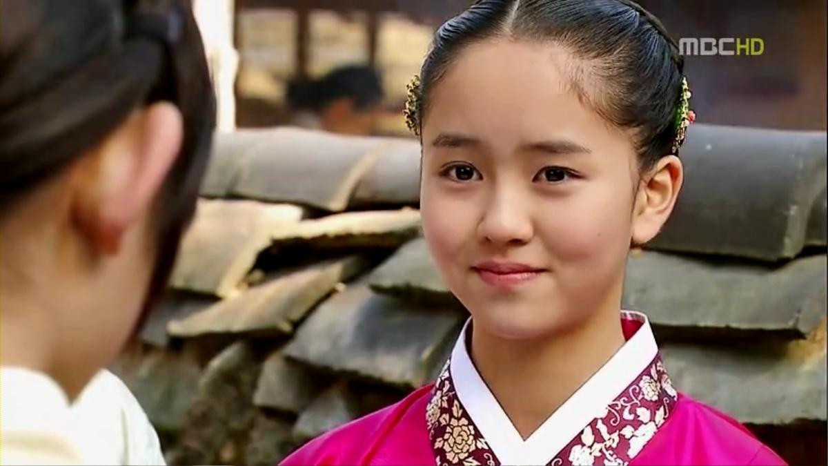 Kim So Hyun - ngọc nữ cổ trang thế hệ mới chuyên sánh đôi với loạt nam thần như Gong Yoo, Kim Soo Hyun,.. Ảnh 2