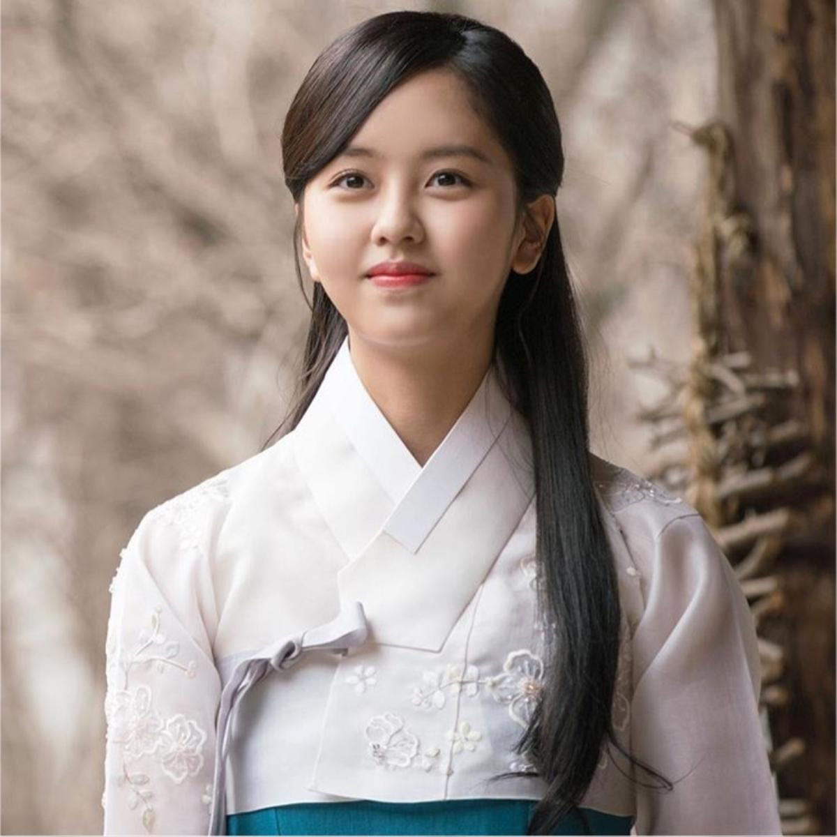 Kim So Hyun - ngọc nữ cổ trang thế hệ mới chuyên sánh đôi với loạt nam thần như Gong Yoo, Kim Soo Hyun,.. Ảnh 4