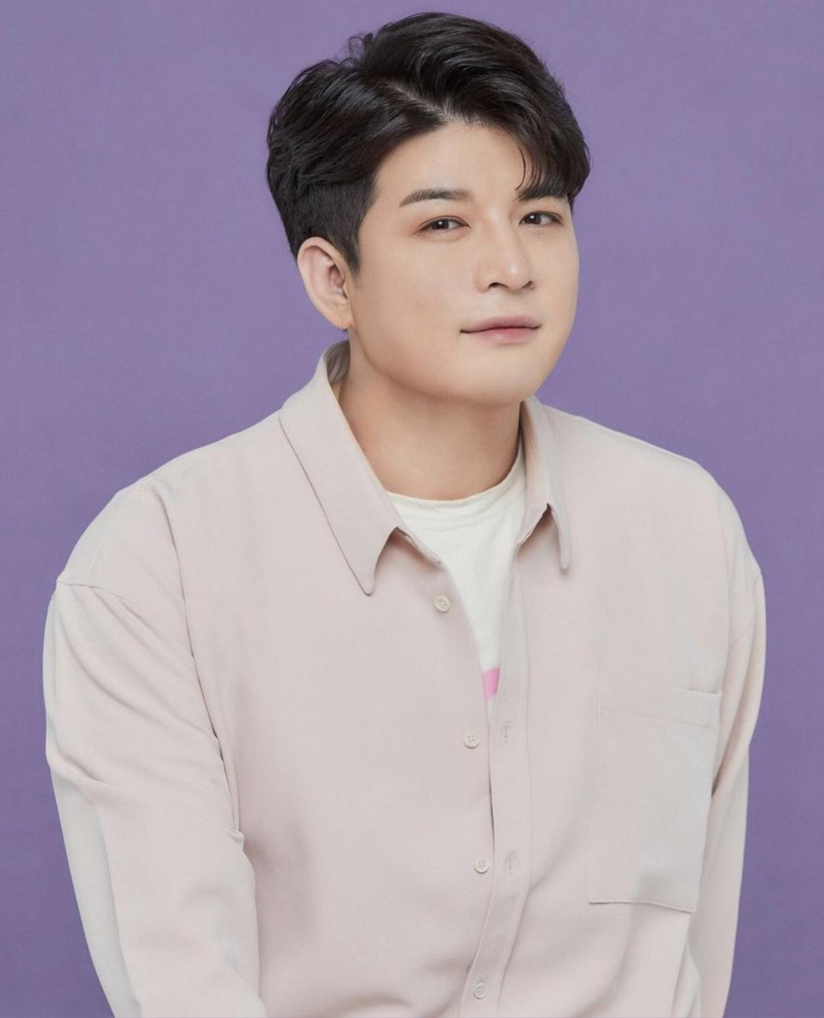 Hậu giảm 37kg, Shindong (Super Junior) khoe vẻ ngoài cực dễ thương trong loạt ảnh mới Ảnh 1