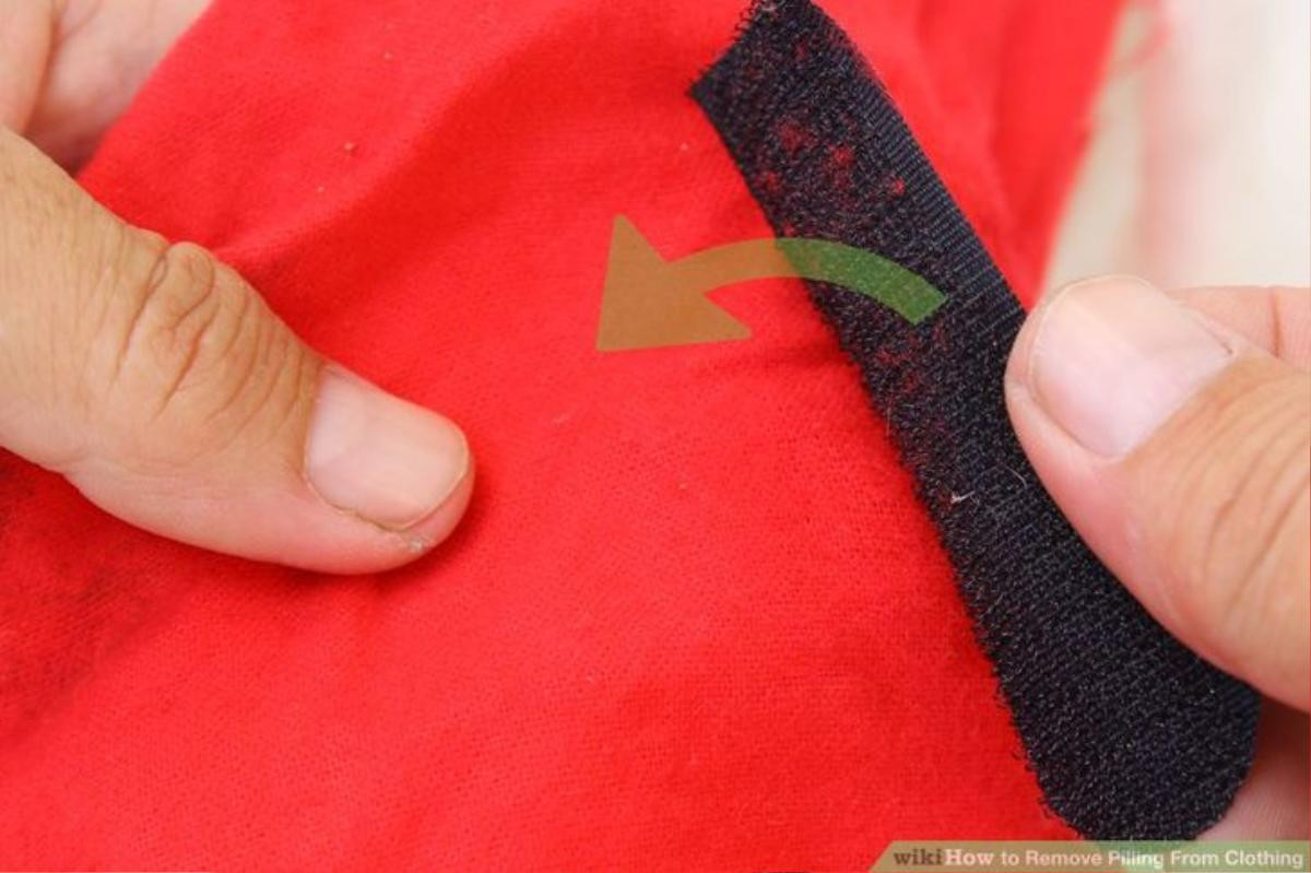 Bạn có thể loại bỏ vón cục trên quần áo một cách sạch sẽ bằng cách sử dụng Velcro. Khoá Velcro gồm có hai dải bằng sợi nilông, một nhám một trơn, khi ép lại sẽ dính chặt nhau. 