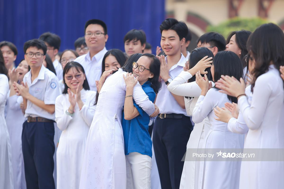 'Ngoại còn thương con không?' và câu chuyện xúc động của nữ sinh từng muốn gọi bà ngoại là mẹ Ảnh 6