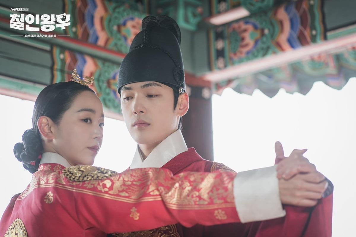 'Mr. Queen' tập 17: Shin Hye Sun - Kim Jung Hyun nhảy điệu Tango, ăn mừng mang thai? Ảnh 6