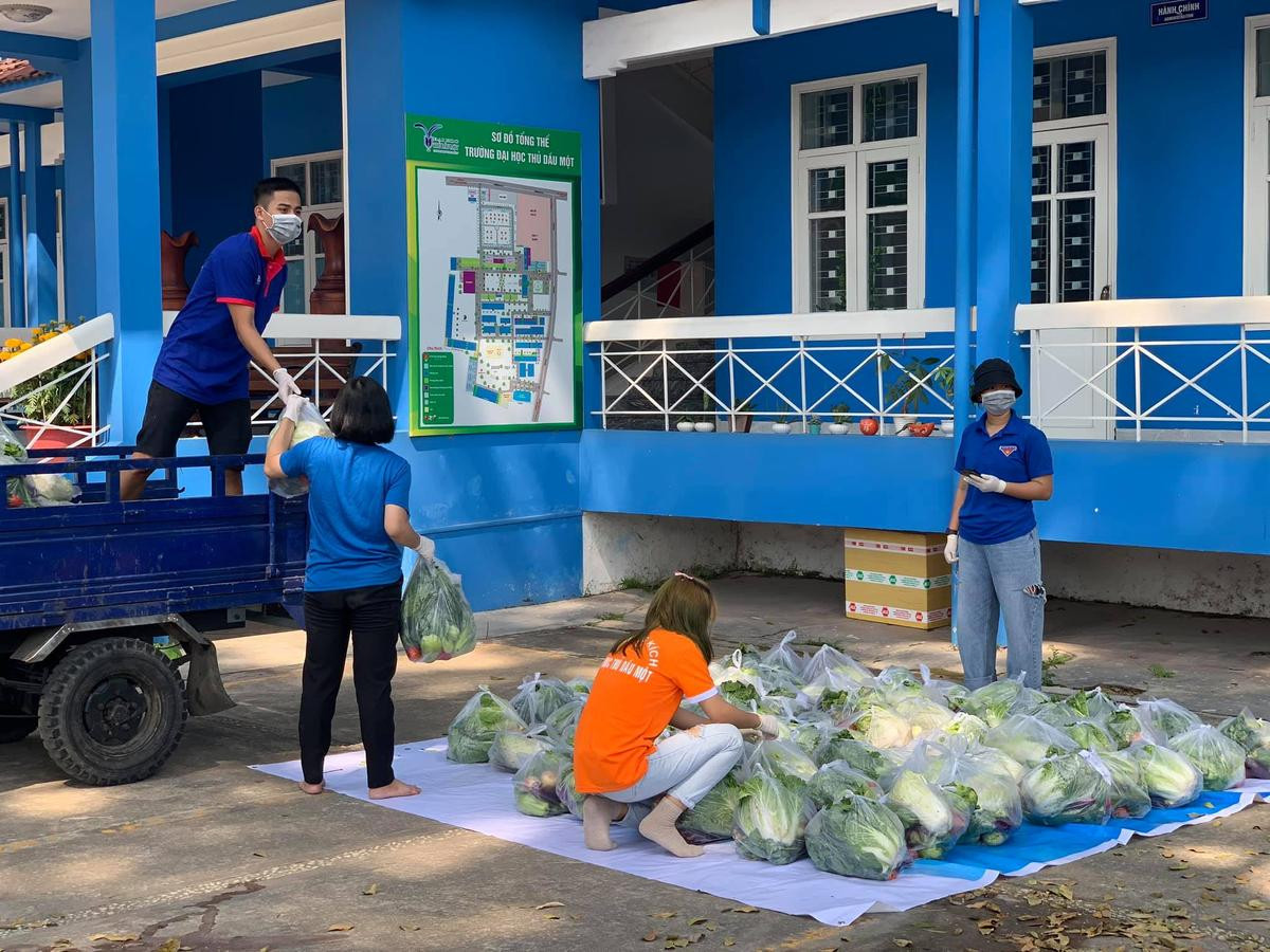 Những hình ảnh khiến nhiều người ấm lòng tại khu cách ly ĐH Thủ Dầu Một Ảnh 8