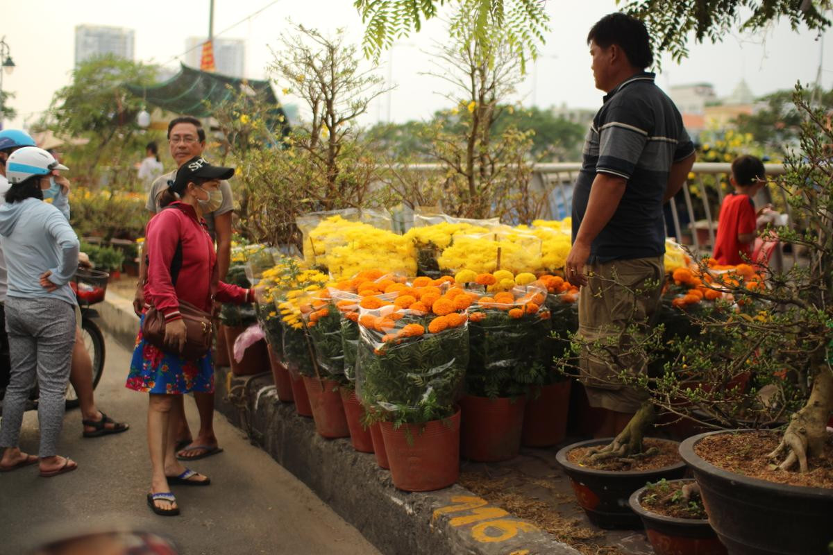 Rộn ràng sắc xuân tại chợ hoa 'Trên bến dưới thuyền' Ảnh 38