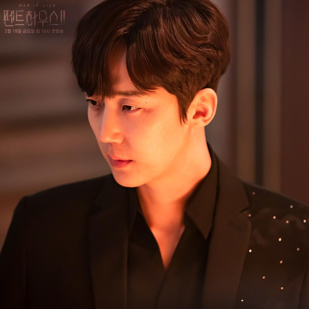 Yoon Jong Hoon trở lại trong The Penthouse mùa 2 với màn 'hắc hóa' mãn nhãn Ảnh 7