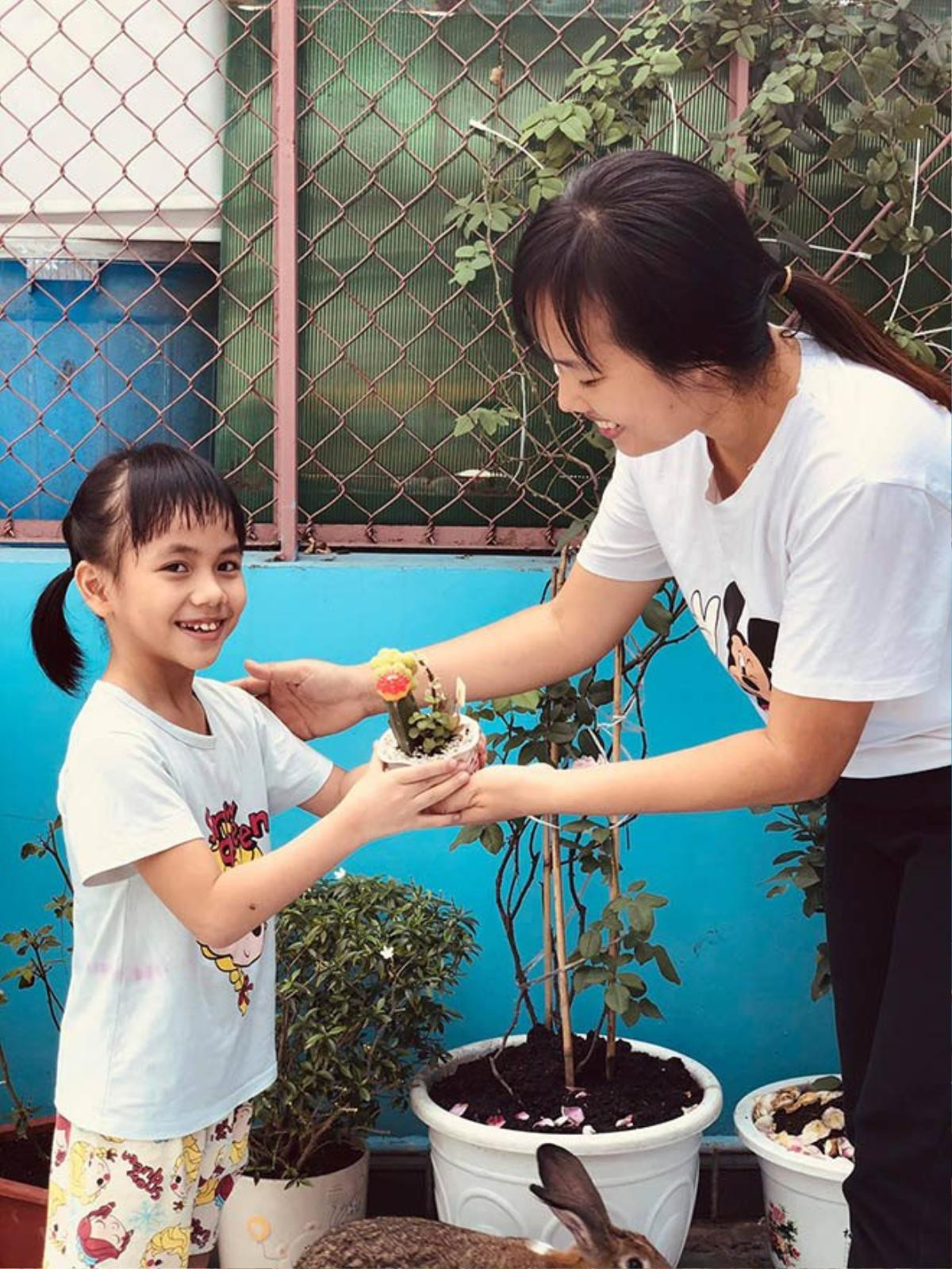 'Ngày ấy bây giờ' bé Pàng sau 4 năm được nhận nuôi: Hành trình kì diệu của tình yêu thương Ảnh 4