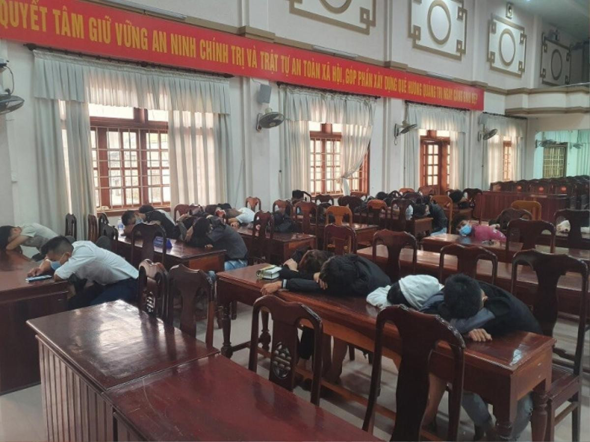 Phát hiện hơn 50 nam thanh nữ tú 'phê' ma túy tại quán bar Nonstop lúc rạng sáng Ảnh 1