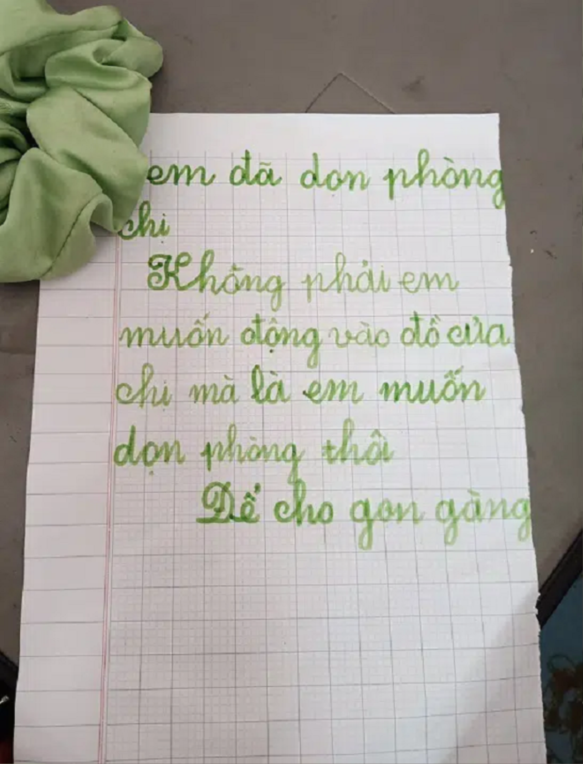 Dọn phòng cho chị gái, cô bé lớp 1 để lại mẩu giấy với nội dung khiến dân mạng cười ngất Ảnh 1