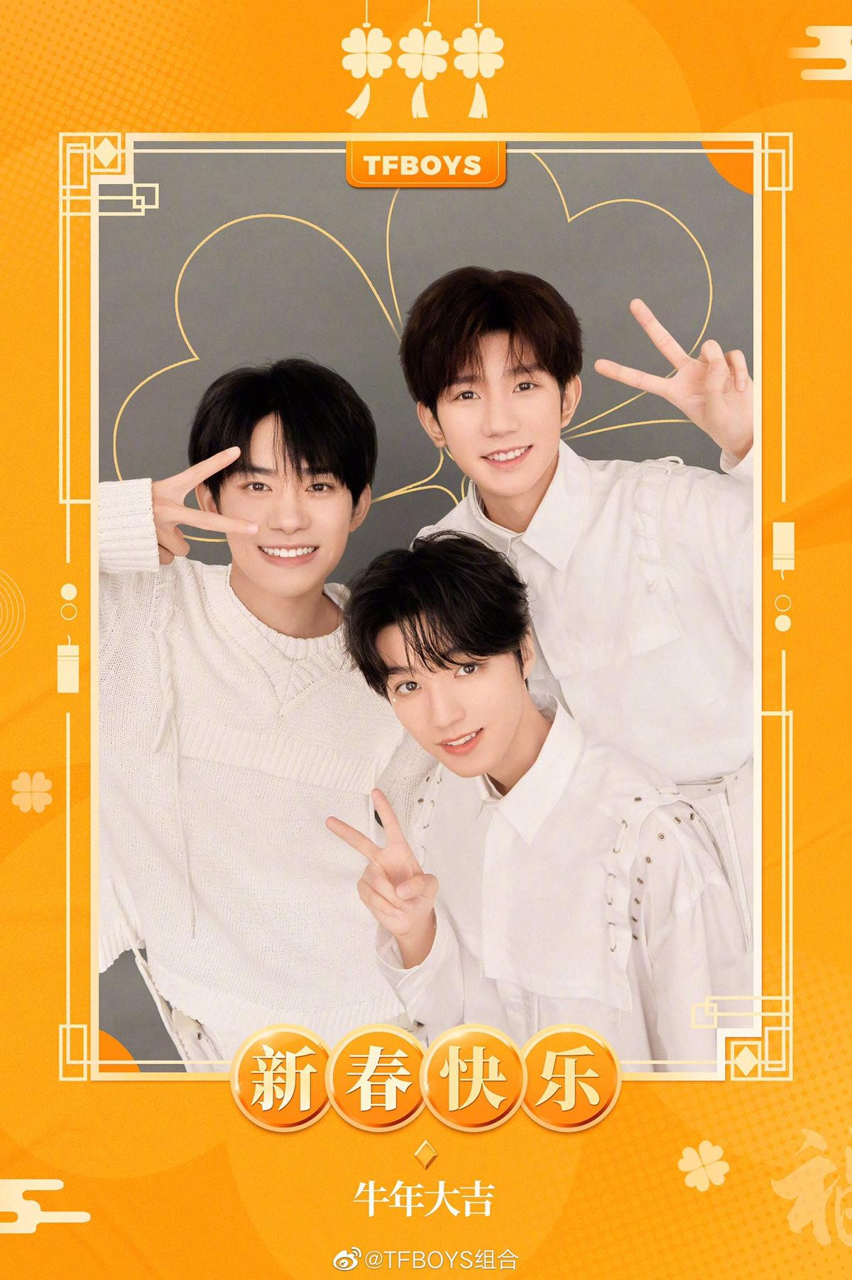 TFBoys phát 'lì xì' ngày Tết, vẫn mãi giữ nguyên động tác truyền thống của nhóm Ảnh 4