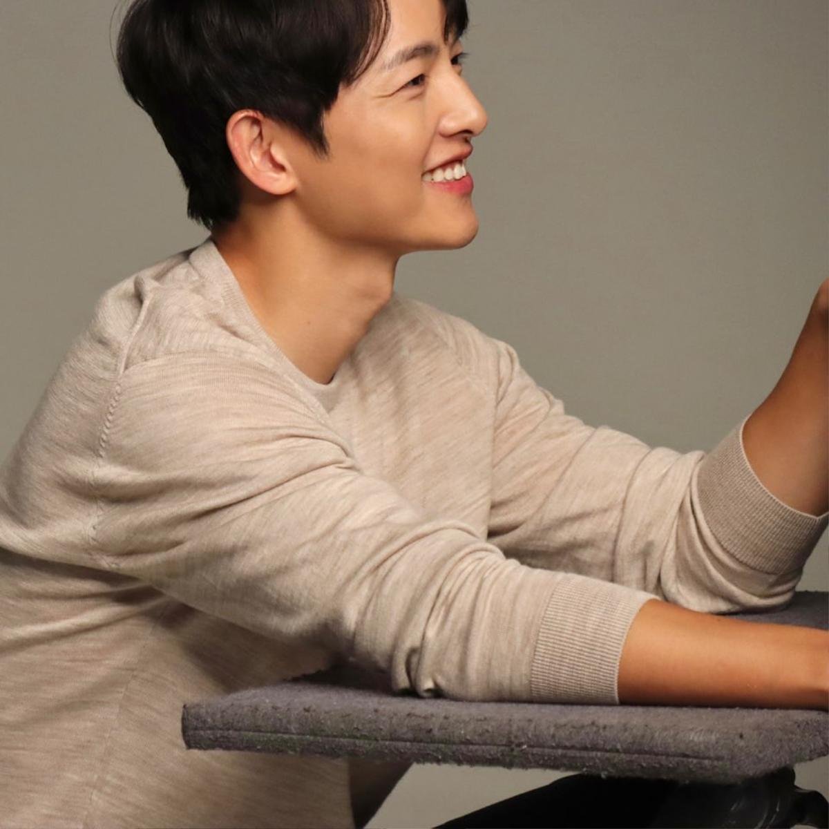 Lễ tình nhân 14/02: Song Joong Ki mở Instagram chính thức, Song Hye Kyo liền đăng ảnh 'dằn mặt'! Ảnh 1