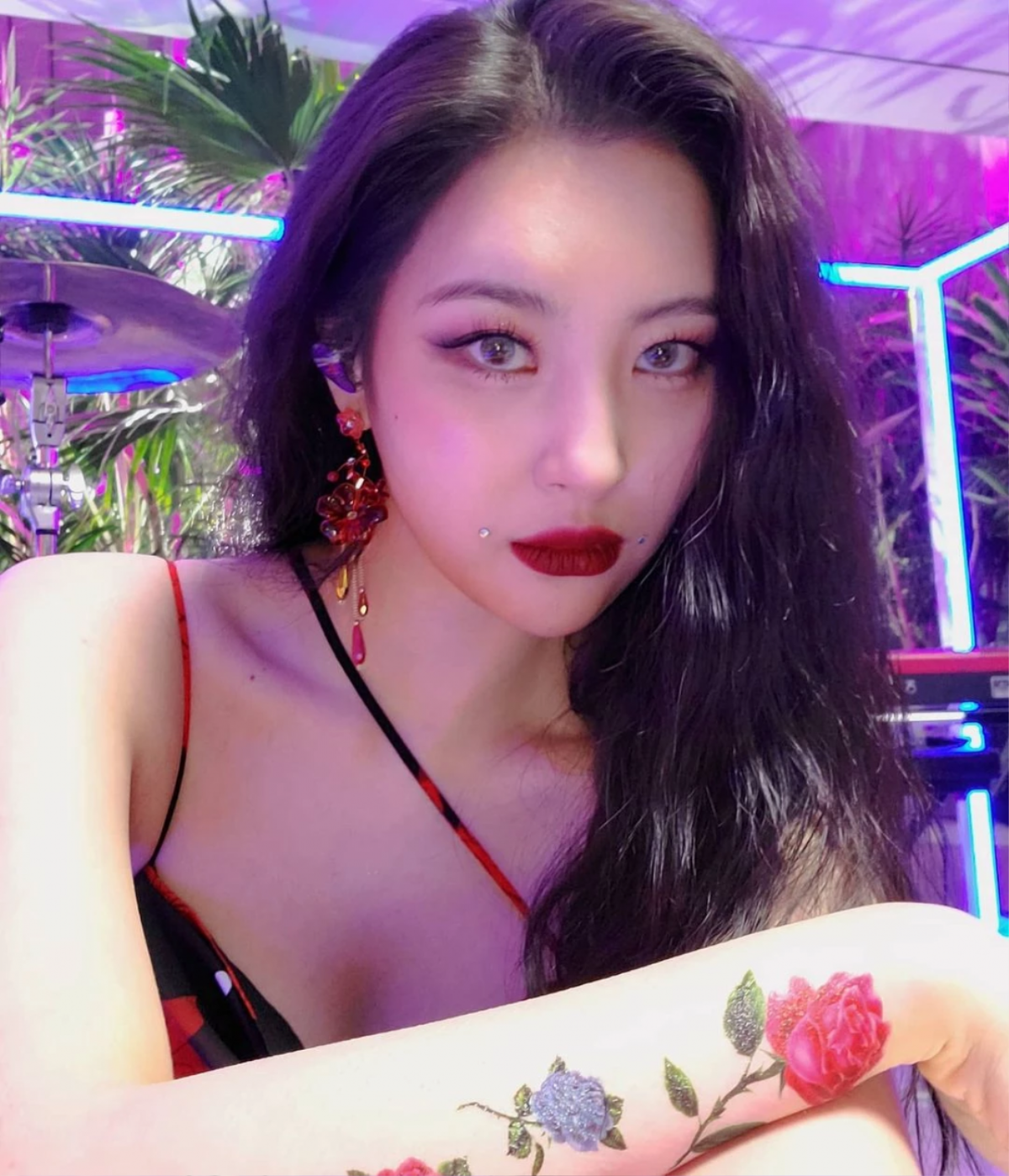 Sunmi gây sốc với loạt hình xăm hoa hồng nhân dịp comeback Ảnh 2