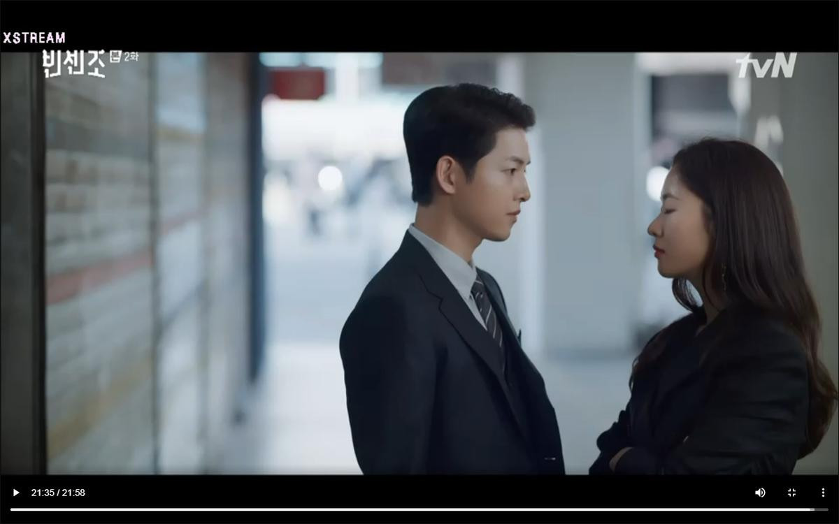 Phim 'Vincenzo' tập 1-2: Song Joong Ki trổ tài lươn lẹo để chiếm đoạt 15 tấn vàng? Ảnh 7